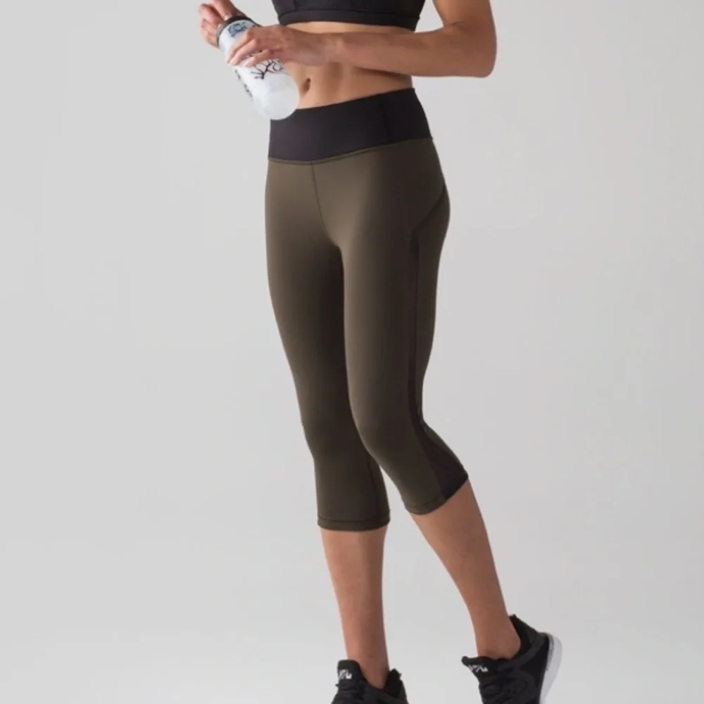 Lululemon Green and Black Smooth Stride Crop